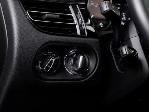 Certified 2026 Porsche Macan AWD/4WD image 11