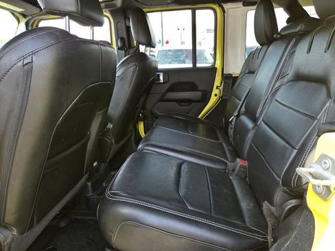 Used 2023 Jeep Wrangler Unlimited Sahara w/ Cold Weather Group AWD/4WD image 6