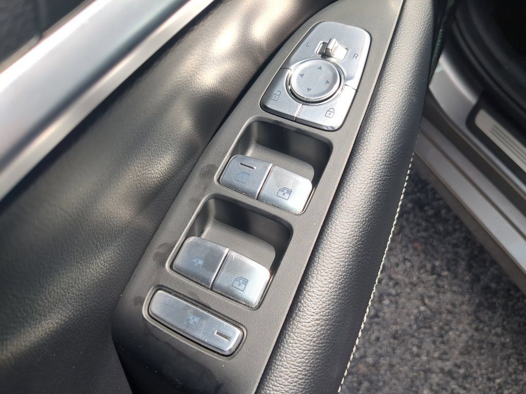 Used 2026 Genesis G70 2.5T RWD image 17