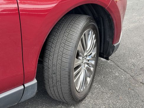 Certified 2024 Toyota Venza XLE AWD/4WD image 12