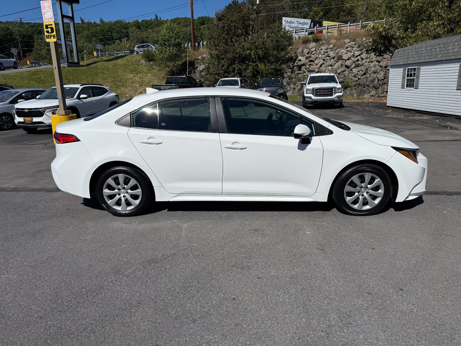 Used 2025 Toyota Corolla LE FWD image 6