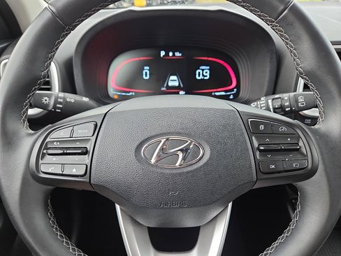 Used 2025 Hyundai Venue SEL FWD image 24