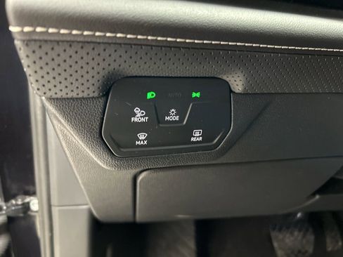 Used 2025 Volkswagen Atlas SE AWD/4WD image 13