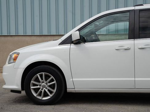Used 2019 Dodge Grand Caravan SXT FWD image 7