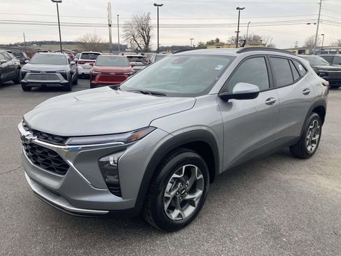 New 2026 Chevrolet Trax LT w/ Sunroof Package FWD image 8