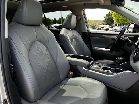 Used 2020 Toyota Highlander Platinum AWD/4WD image 30