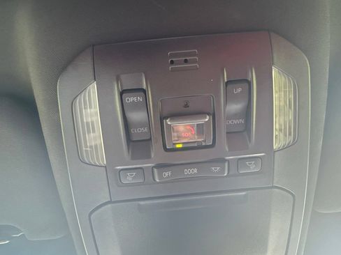Used 2023 Toyota Highlander XSE FWD image 34