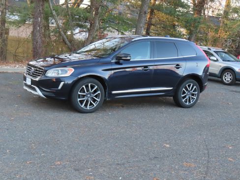 Used 2017 Volvo XC60 T6 Dynamic w/ Climate Package image 8