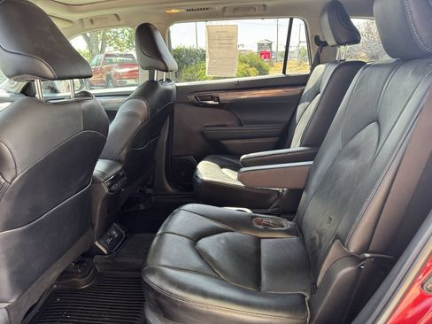 Used 2023 Toyota Highlander Platinum AWD/4WD image 11