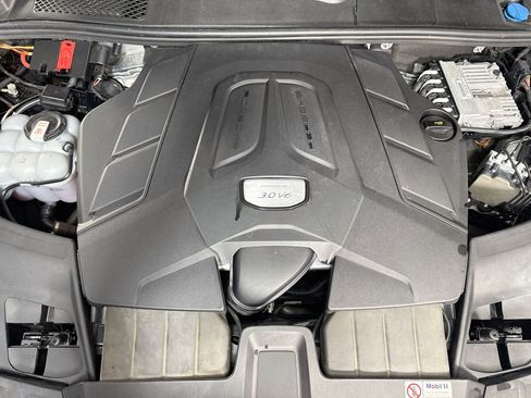 Used 2023 Porsche Cayenne AWD/4WD image 39