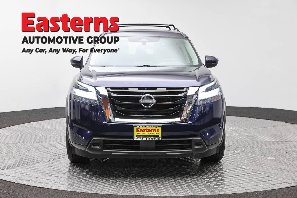 Used 2022 Nissan Pathfinder SV AWD/4WD image 3