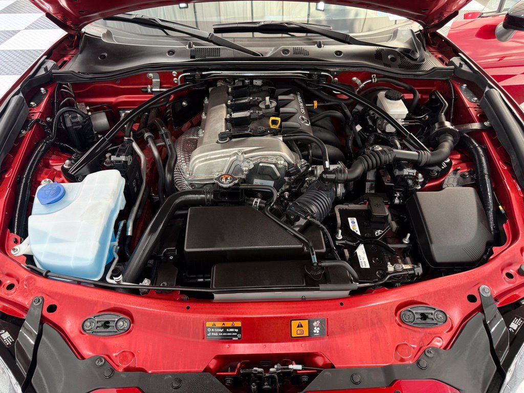 Used 2022 MAZDA MX-5 Miata Club RWD image 9