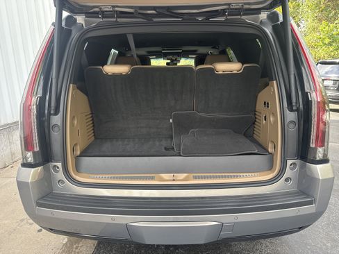 Used 2019 Cadillac Escalade Platinum AWD/4WD image 14