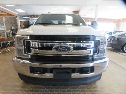 Used 2019 Ford F250 XLT w/ FX4 Off-Road Package AWD/4WD image 2