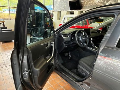 Used 2024 Toyota RAV4 XLE w/ Convenience Package FWD image 19