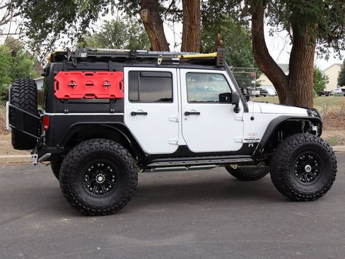 Used 2013 Jeep Wrangler Unlimited Sahara AWD/4WD image 4