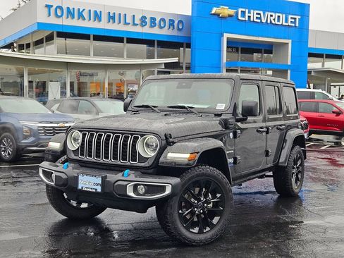 Used 2024 Jeep Wrangler Unlimited Sahara image 2