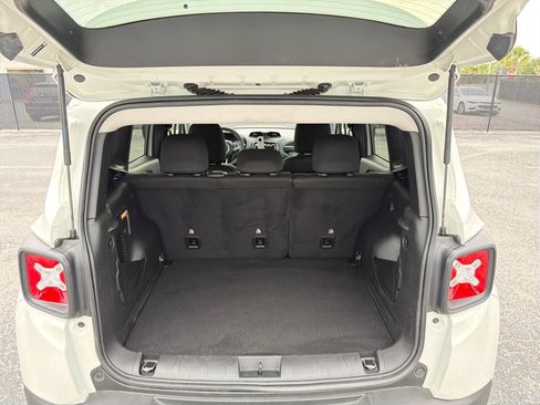 Used 2023 Jeep Renegade Latitude AWD/4WD image 26