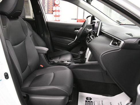 Certified 2022 Toyota Corolla Cross XLE image 27