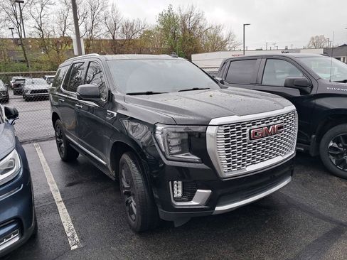 Used 2023 GMC Yukon Denali w/ Advanced Technology Package AWD/4WD image 6