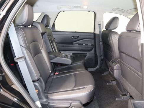 Used 2023 Nissan Pathfinder SL image 14