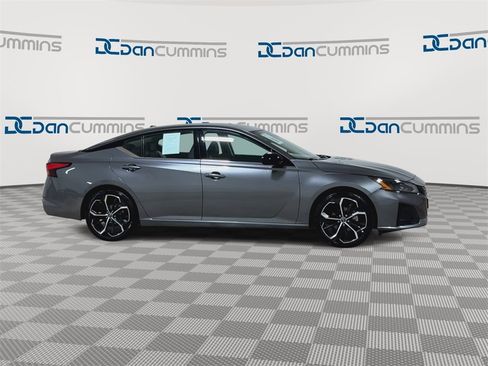 Used 2023 Nissan Altima 2.5 SR image 9
