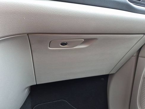 Used 2023 Chrysler Voyager LX FWD image 15