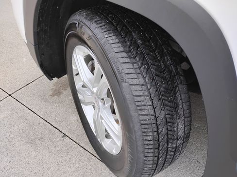 Used 2023 GMC Terrain SLE image 25