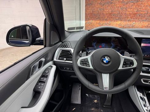 Used 2026 BMW X5 xDrive40i w/ M Sport Package AWD/4WD image 13