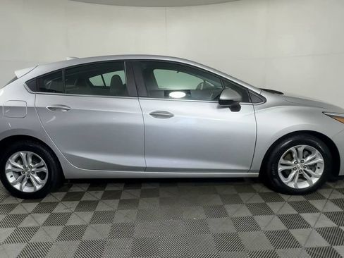 Used 2019 Chevrolet Cruze LT FWD image 11