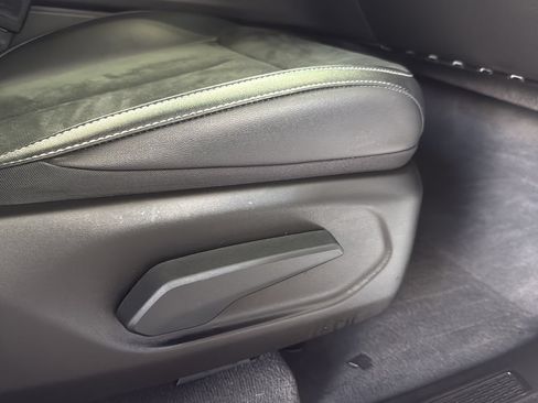 Used 2024 Jeep Grand Cherokee Altitude RWD image 25