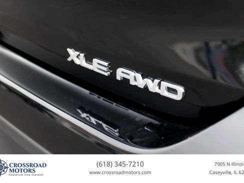 Used 2023 Toyota Highlander XLE AWD/4WD image 14