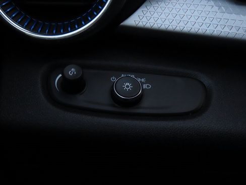 Used 2025 Chevrolet Trax LT w/ LT Convenience Package image 34