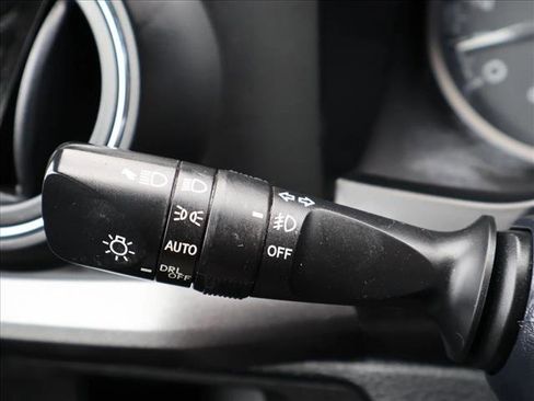 Used 2019 Toyota Tacoma TRD Sport w/ TRD Premium Sport Package AWD/4WD image 14