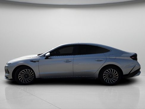Used 2025 Hyundai Sonata Limited FWD image 22