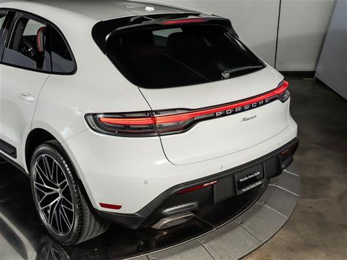Used 2023 Porsche Macan AWD/4WD image 29