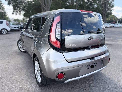 Used 2018 Kia Soul + FWD image 7