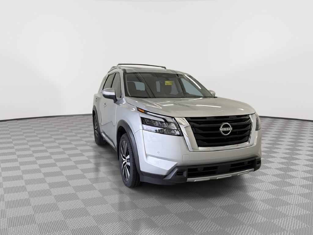 Certified 2025 Nissan Pathfinder Platinum w/ Cargo Package FWD image 4