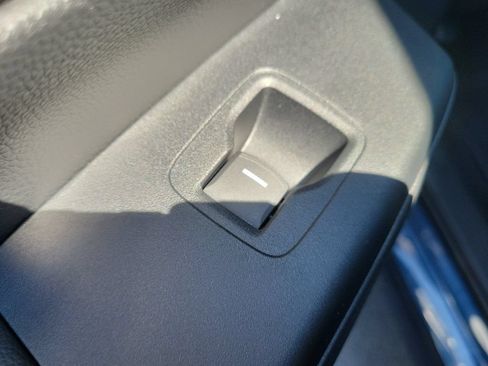 Used 2025 Honda CR-V EX image 14