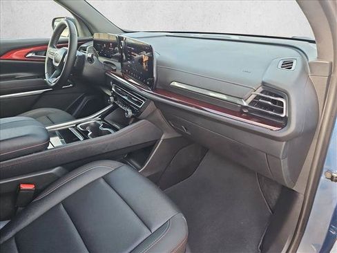 Used 2025 Chevrolet Traverse Z71 AWD/4WD image 21