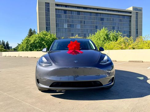 Used 2022 Tesla Model Y Long Range AWD/4WD image 15