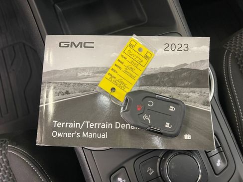 Certified 2023 GMC Terrain SLE w/ Driver Convenience Package image 4