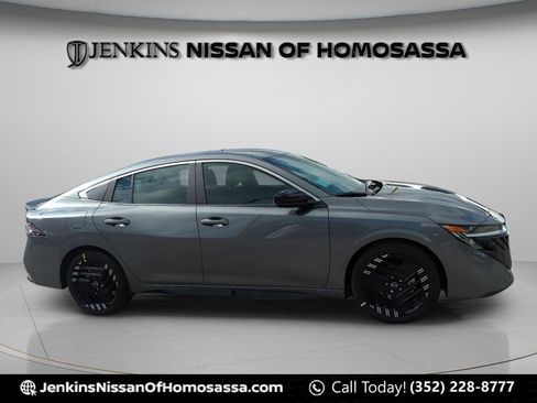 New 2026 Nissan Sentra SR w/ Floor Mat Package FWD image 2