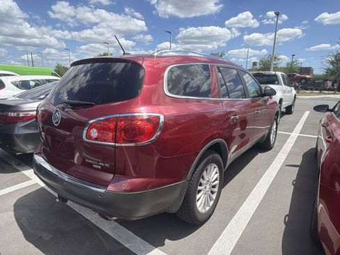 Used 2008 Buick Enclave CXL w/ Entertainment Package #2 FWD image 4