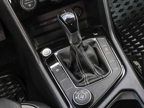 Used 2022 Volkswagen Taos SEL w/ Panoramic Sunroof Package image 18