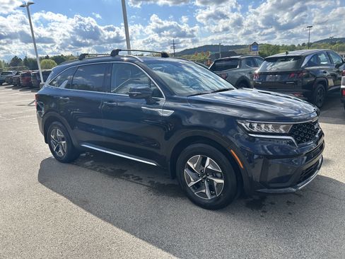 Used 2022 Kia Sorento S AWD/4WD image 3