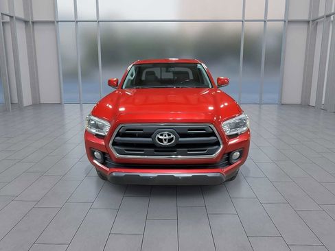 Used 2016 Toyota Tacoma SR5 w/ Exterior Package image 3