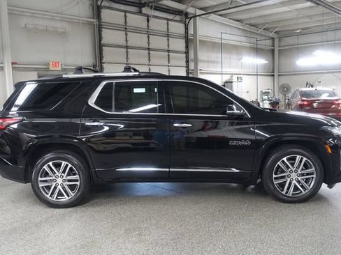 Used 2023 Chevrolet Traverse High Country w/ LPO, Floor Liner Package AWD/4WD image 8