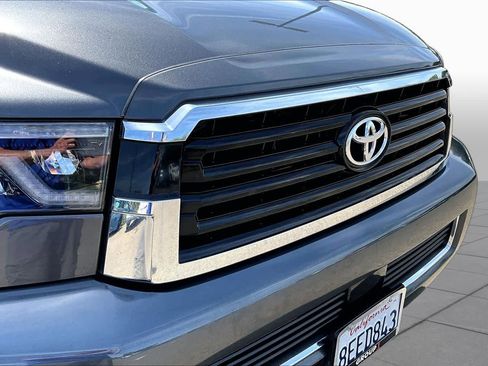 Used 2018 Toyota Sequoia TRD Sport AWD/4WD image 29