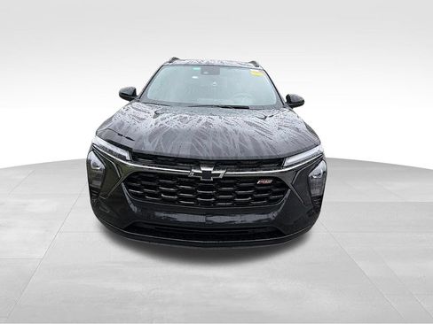 Used 2025 Chevrolet Trax RS w/ Driver Confidence Package FWD image 2